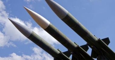 Stire din Actualitate : Rusia acuză SUA că instalează focoase nucleare în România. Răspuns dur al Washingtonului