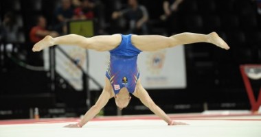 Stire din Sport : Gimnastică / Juniorul Daniel Rădeanu, medalii de argint la sol și sărituri la CE