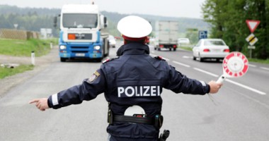 Stire din Actualitate : "Români radioactivi" opriți la granița austriacă