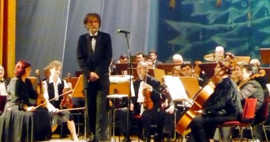 Stire din Cultură-Educație : Concert de Crăciun, la Teatrul "Oleg Danovski"