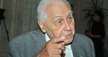 Stire din Politică-Administrație : Radu Câmpeanu, internat la terapie intensivă la Spitalul Floreasca din Capitală