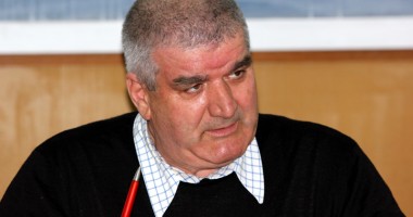 Stire din Politică-Administrație : "Președintele CJC ne-a oprit mașina de campanie și a confiscat actele șoferului"