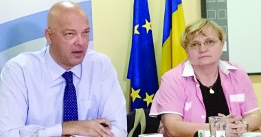 Stire din Cultură-Educație : "Generalul" Răducu Popescu solicită părinților să reclame abuzurile!