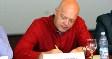 Stire din Cultură-Educație : Răducu Popescu răspunde acuzațiilor directorilor