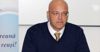 Stire din Cultură-Educație : De ce nu va mai putea Răducu Popescu să-i schimbe pe directori