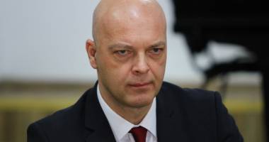 Stire din Cultură-Educație : Răducu Popescu avea dreptul să-și examineze colegii!