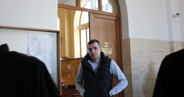 Stire din Eveniment : Ucigașul cu BMW pentru prima oară liber în fața judecătorilor!