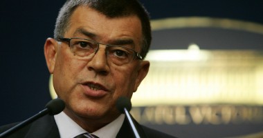 Stire din Politică-Administrație : Ministrul de interne amenință cu demisia. Vezi aici de ce