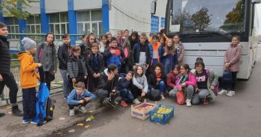 Stire din Social : RAEDPP a trimis în excursie 42 de elevi de la Școala "Marin Sorescu" pentru a învăța despre alimentația bio