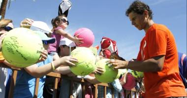 Stire din Sport : Nadal a jucat tenis cu copii defavorizați din cartierele sărace din Buenos Aires