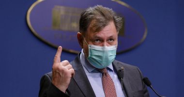 Stire din Social : Rafila, supărat pe românii care fac presiune în vămi: „Nu aveau altceva de făcut decât să se vaccineze sau să se testeze”