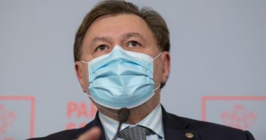 Rafila ia în calcul demisia dacă certificatul verde la locul de muncă nu se adoptă prin asumarea răspunderii