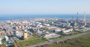 Stire din Economie : Rafinăria Petromidia intră în revizie generală: ”Va putea reveni la capacitate optimă în luna mai”