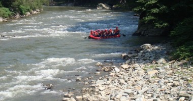 Stire din Sport : Sezonul de rafting pe Defileul Jiului se deschide la sfârșitul săptămânii