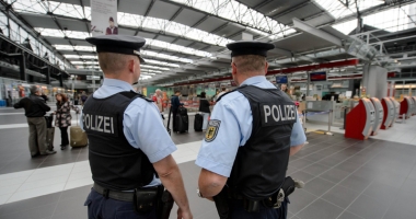 Stire din Actualitate : Poliția germană a făcut mai multe raiduri la suspecți islamiști