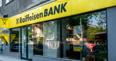 Stire din Actualitate : Raiffeisen Bank, obligată să restituie milioane de euro românilor pentru practici abuzive