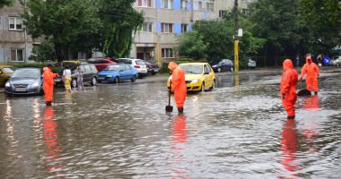 Stire din Social : COD PORTOCALIU de PLOI TORENȚIALE, la Constanța. RAJA a activat Comandamentul pentru Situații de Urgență