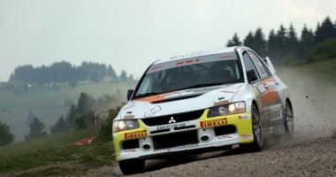 Stire din Eveniment : Un spectator a murit la Raliul Clujului. Bărbatul, lovit de mașina unui echipaj românesc