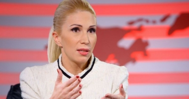 Stire din Politică-Administrație : Raluca Turcan: "Propunerea arată obsesia de control a lui Dragnea"