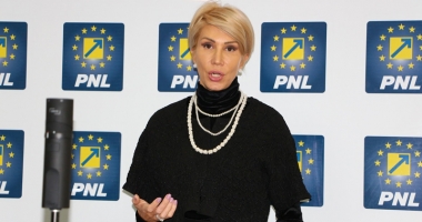 Stire din Politică-Administrație : Raluca Turcan: Intenționăm să depunem moțiunea  de cenzură, vineri