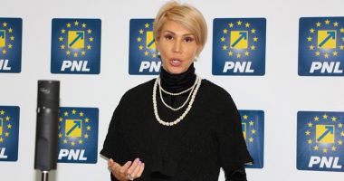 Stire din Politică-Administrație : Raluca Turcan, realeasă lider  al Grupului PNL din Camera Deputaților