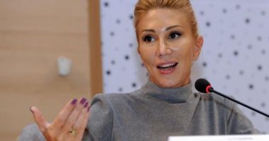 Stire din Politică-Administrație : Raluca Turcan, mesaj pentru Viorica Dăncilă: "V-ați citit discursul? Cineva și-a bătut joc de dumneavoastră"