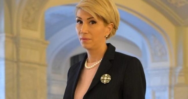 Stire din Politică-Administrație : Raluca Turcan: Legea salarizării a început să producă grave discriminări