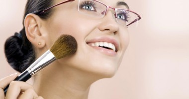Stire din Diverse : Ce fel de rame de ochelari sunt la modă