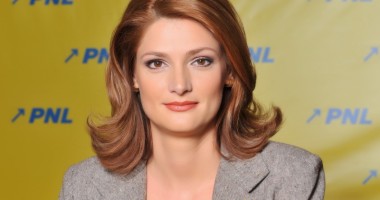 Stire din Politică-Administrație : Constănțeanca RAMONA MĂNESCU, NOUL MINISTRU al TRANSPORTURILOR, a depus jurământul