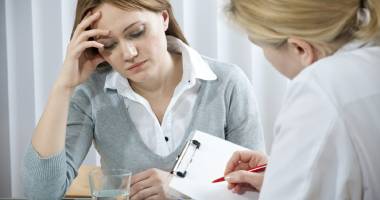 Stire din Sănătate : Rana pe colul uterin poate cauza cancer. Care sunt simptomele