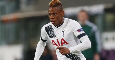 Stire din Sport : FC Rapid l-a transferat pe camerunezul Clinton Njie