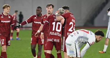 Stire din Sport : Rapid, lider în Superligă, după 3-0 cu FC Hermannstadt, la Sibiu