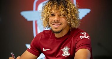 Stire din Sport : Jayson Papeau şi-a prelungit contractul cu FC Rapid până în 2026
