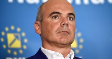 Stire din Politică-Administrație : Noi reproșuri. „Dacă era Marcel Boloș la Fonduri Europene, semnam PNRR în august”