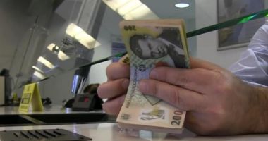 Stire din Economie : Peste 270.000 de români au cerut amânarea ratelor la bănci