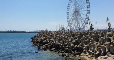 Stire din Social : Roata panoramică, Tomis Eye, de la Poarta 1, va fi demontată