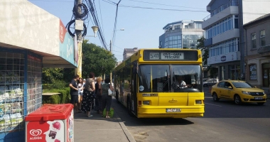 Panică pe strada Mircea cel Bătrân. Motorul unui autobuz RATC a luat foc - 2