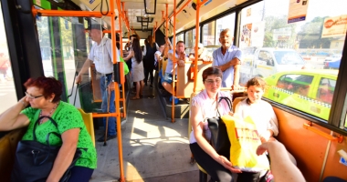 Stire din Social : Abonamente gratuite la RATC pentru vârstnicii  cu pensii  sub 1.250 de lei