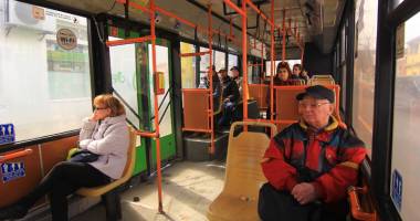 Stire din Social : Cum sunt distribuite abonamentele gratuite la RATC, pentru pensionari