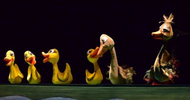 Stire din Diverse : "Rățușca cea urâtă" se joacă la Pavilionul Expozițional