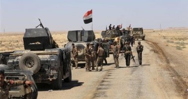 Irak: Jihadiștii de la Stat Islamic au doborât un elicopter al armatei, doi morți