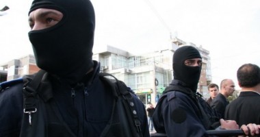 Stire din Eveniment : Percheziții la suspecți de evaziune fiscală și spălare de bani
