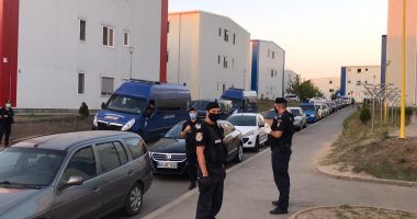 Campusul Social "Henri Coandă", înconjurat de mascați! Mai mulți locuitori ilegali, evacuați - 4