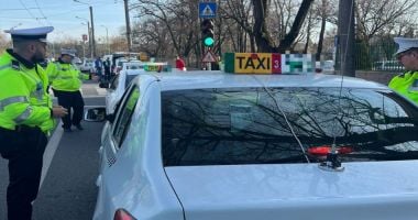 Stire din Eveniment : A plouat cu amenzi la șoferii de Uber și taxi. Ce nereguli au găsit polițiștii