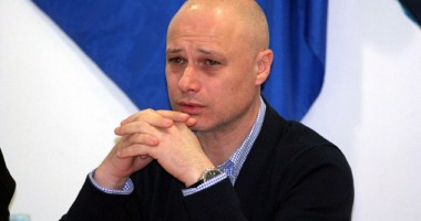 Stire din Politică-Administrație : Ce a făcut în primul an de mandat deputatul Andrei Răzvan Condurățeanu