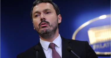 Stire din Politică-Administrație : Un ministru delegat în Guvernul Ponta își anunță RETRAGEREA