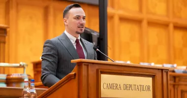 Stire din Politică-Administrație : Deputatul AUR Răzvan Biro cere restricții și pentru jocurile de noroc online