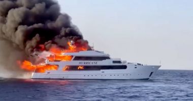 O ambarcațiune a luat foc pe mare. Trei persoane sunt dispărute