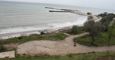 Stire din Politică-Administrație : Va fi reabilitată zona costieră Constanța - Mamaia Nord