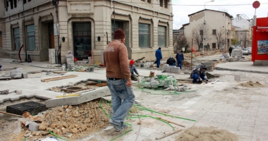 Stire din Politică-Administrație : Deputații pun biciul pe constructorii iresponsabili. Garanție de cinci ani pentru lucrările publice